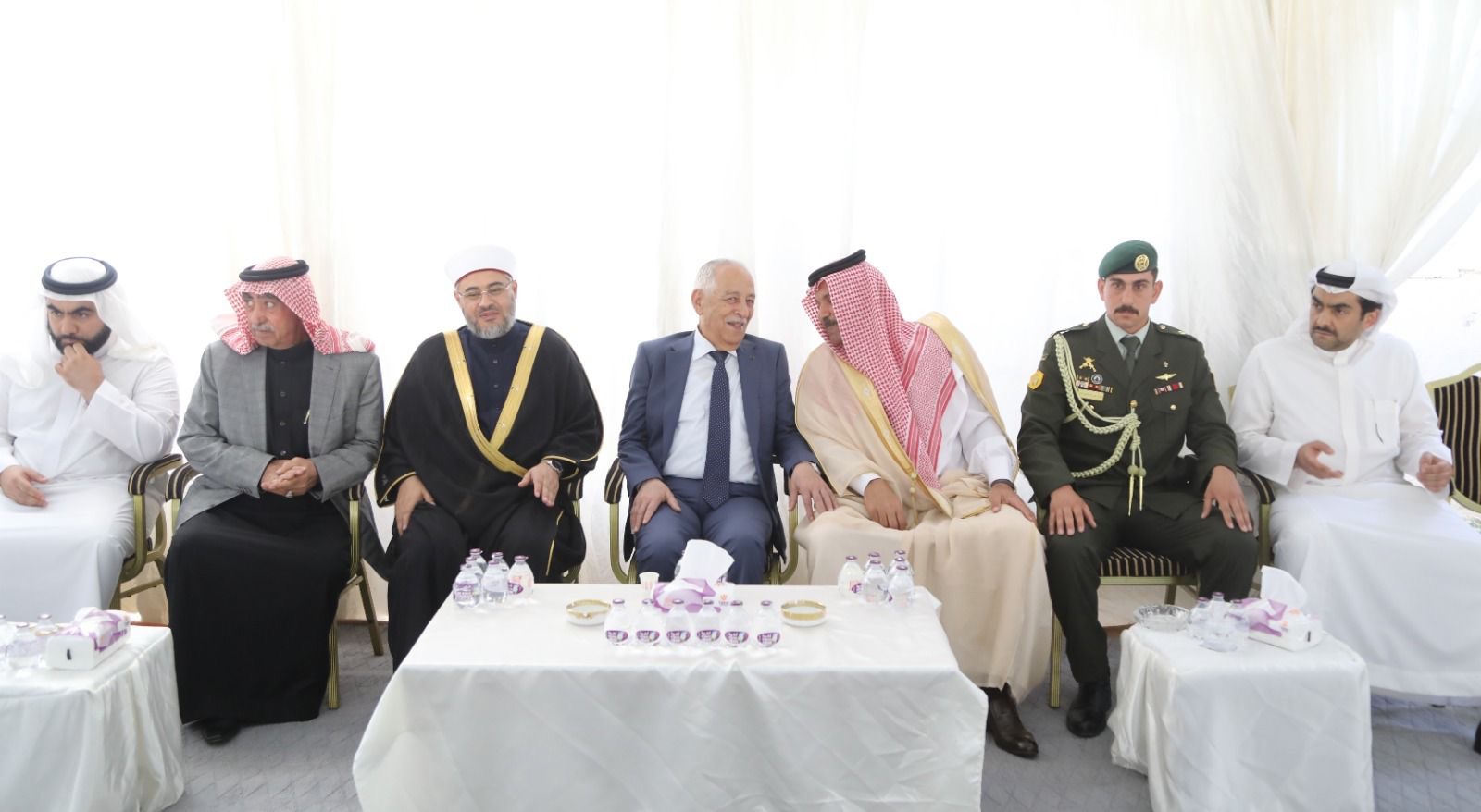 مندوبا عن الملك وولي العهد... العيسوي يعزي عشيرة الشعلان