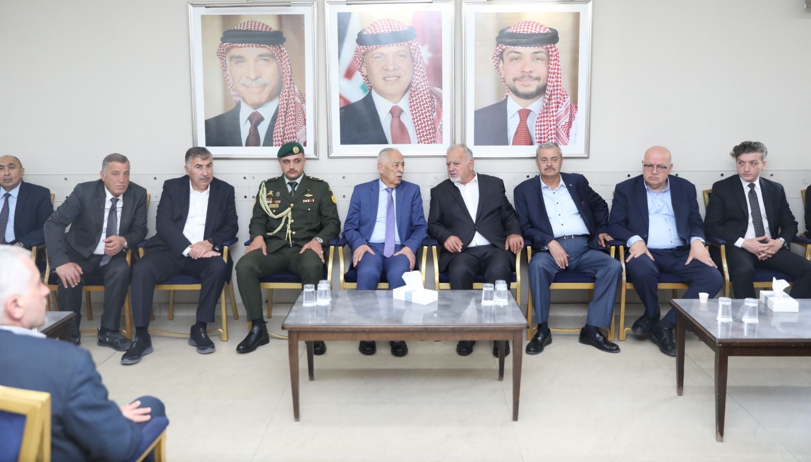 مندوبا عن الملك وولي العهد.. العيسوي يعزي العموش وأبو الفيلات