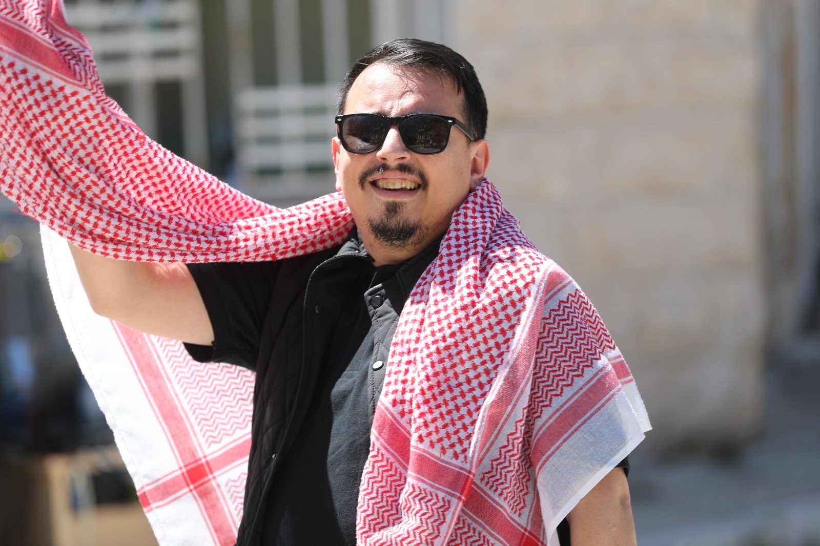 موظفو الأسواق الحرة الأردنية يحتفلون بعيد الاستقلال الـ80