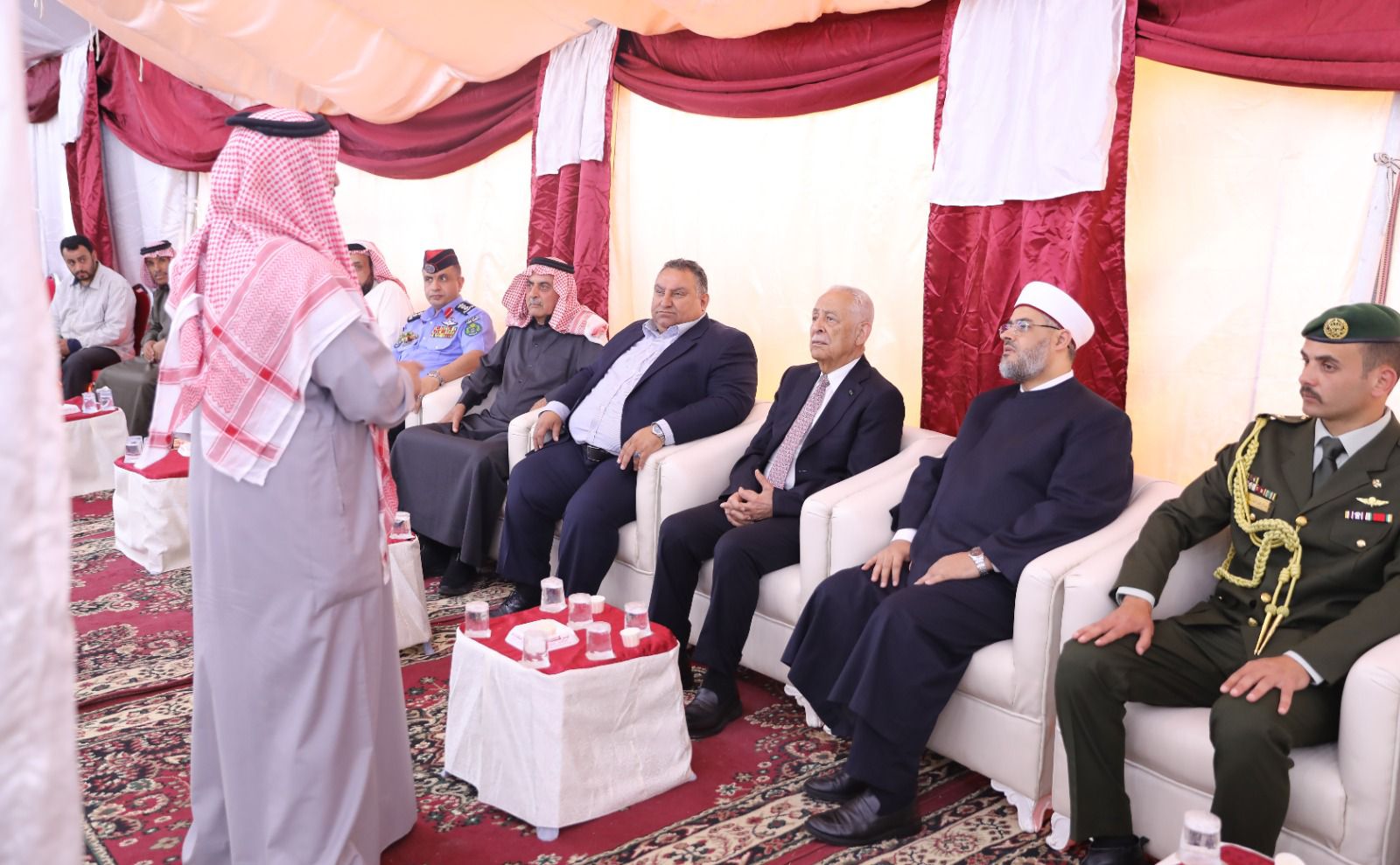 مندوبا عن الملك وولي العهد...العيسوي يعزي عشيرتي الخوالدة والقاضي