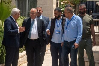 وزير التربية يتفقد مدارس في قصبة إربد