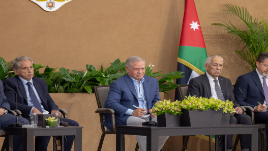 الملك: الزرقاء "مدينة العسكر" وأهلها يجسدون قيم النخوة والتضحية وحب الوطن