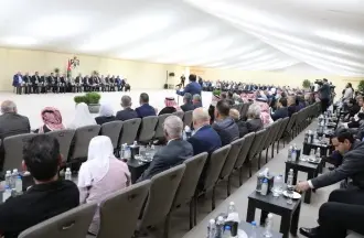 بتوجيهات ملكية.. رئيس الديوان الملكي يلتقي 350 شخصية من أبناء وبنات محافظة الزرقاء