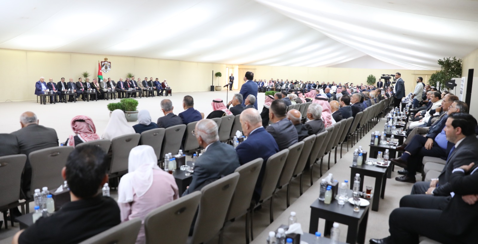 بتوجيهات ملكية.. رئيس الديوان الملكي يلتقي 350 شخصية من أبناء وبنات محافظة الزرقاء