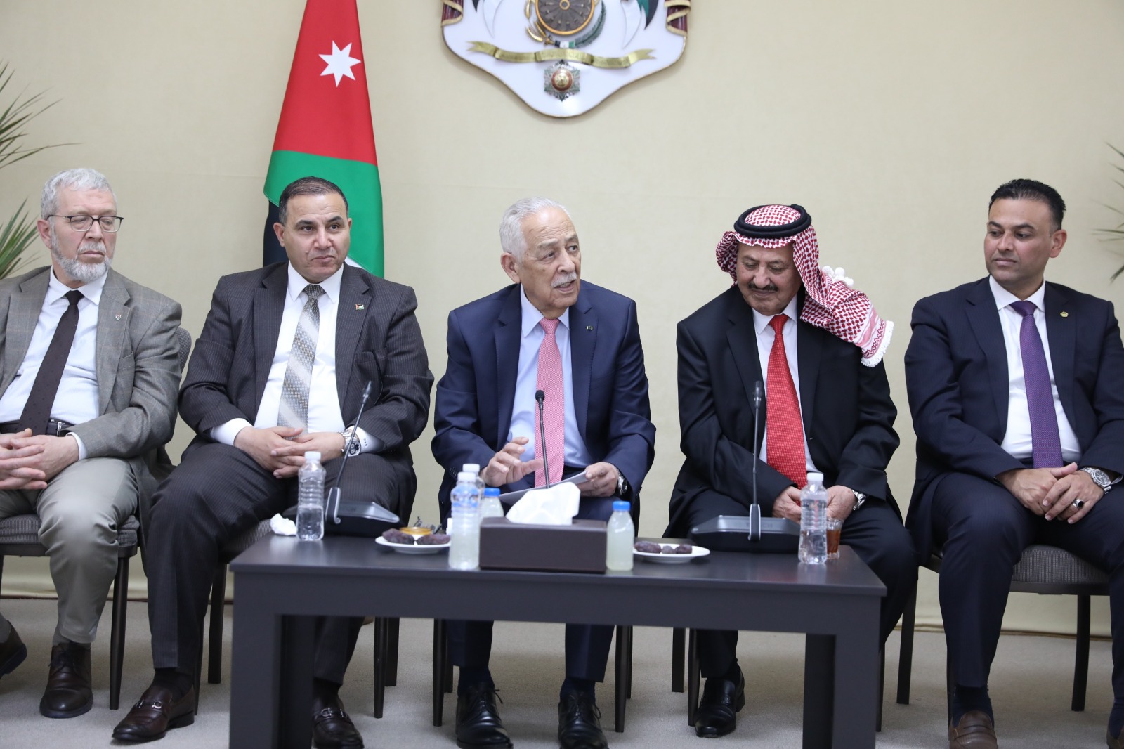 بتوجيهات ملكية.. رئيس الديوان الملكي يلتقي 350 شخصية من أبناء وبنات محافظة الزرقاء