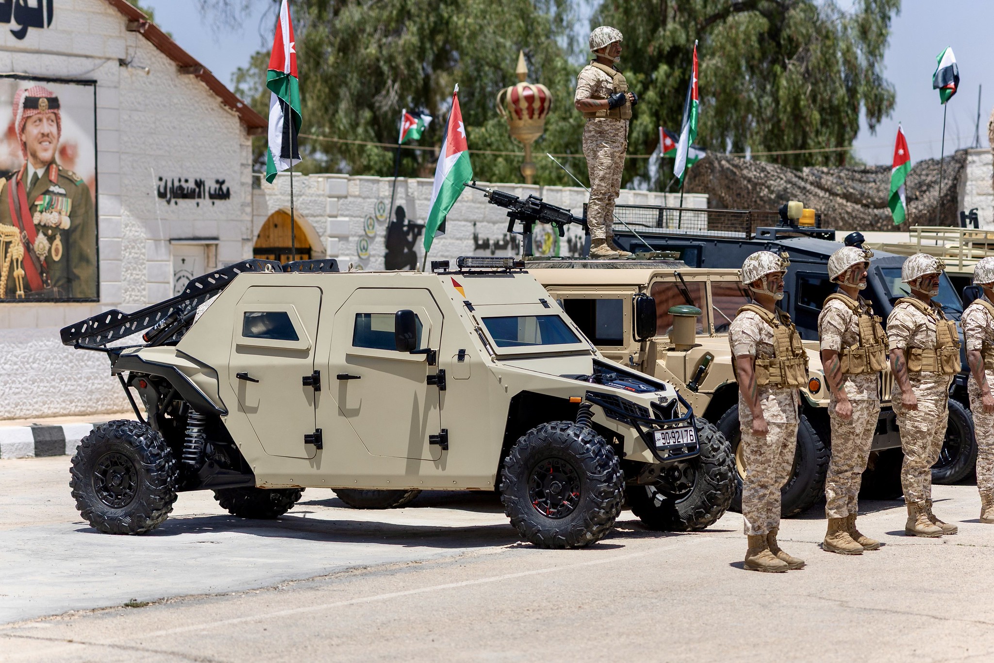 الملك يشيد بجهود مرتبات المنطقة العسكرية الشرقية في حماية الحدود