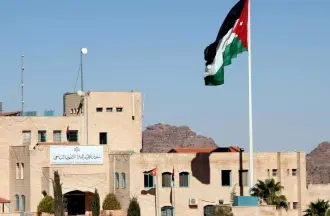 حملة لصيانة إنارة الشوارع في البترا