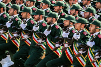 الحرس الثوري الإيراني ينفذ مناورات عسكرية في طهران