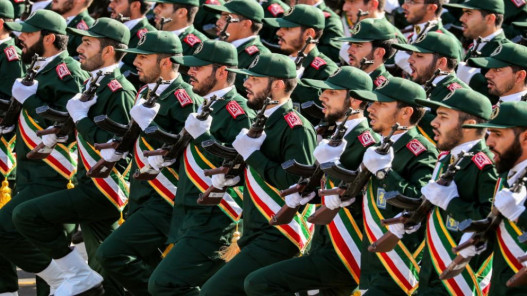 الحرس الثوري الإيراني ينفذ مناورات عسكرية في طهران
