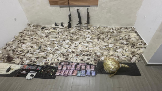صورة حول : القبض على مطلوب خطير في عصابة إقليمية لتهريب المخدرات في الرويشد القبض على مطلوب خطير في عصابة إقليمية لتهريب المخدرات في الرويشد