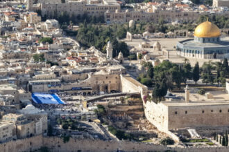 دائرة شؤون القدس تدين دعوات إزالة المسجد الأقصى