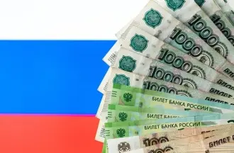 روسيا ترفع سعر الروبل أمام الدولار والعملات الرئيسية