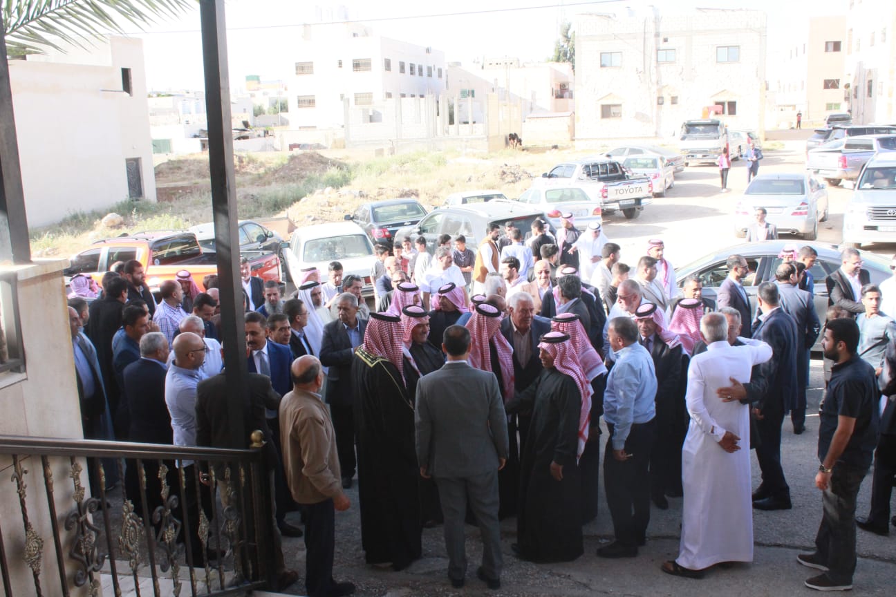 د الشباطات يبارك عقد قران نجل الشيخ طايل الشوابكة