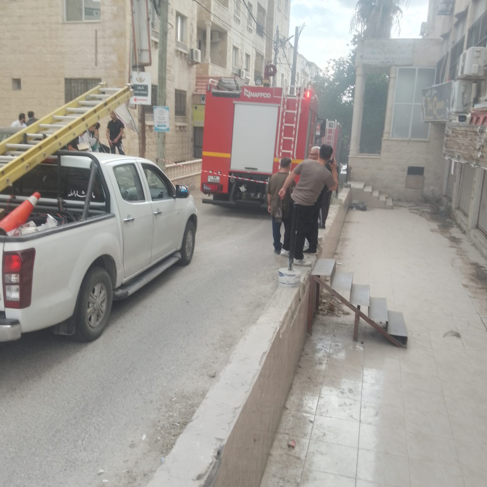 صورة حول : حريق في سكن حامد ارشيدات للطالبات بشارع الجامعة في إربد إثر تماس كهربائي دون وقوع إصابات حريق في سكن حامد ارشيدات للطالبات بشارع الجامعة في إربد إثر تماس كهربائي دون وقوع إصابات