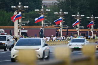 بوتين يصل إلى بكين تمهيدا لمحادثات مع شي
