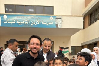 ولي العهد يتابع ميدانياً العملية التعليمية في مدارس العقبة الشمالية