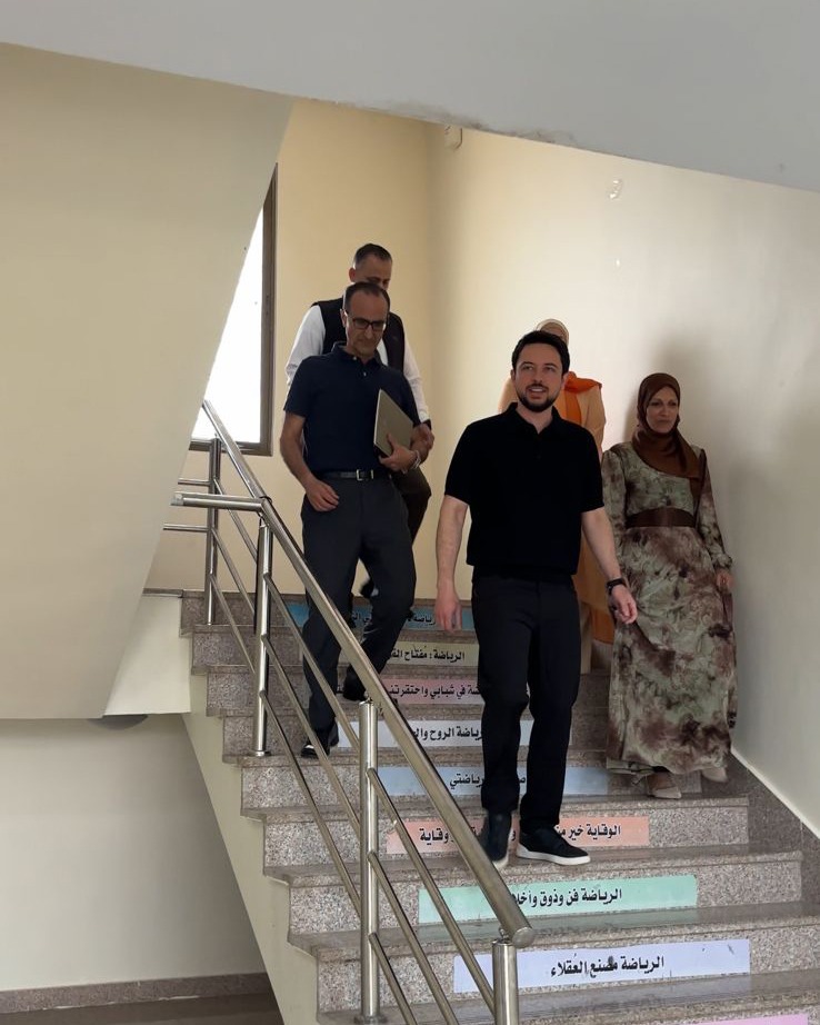 صورة حول : ولي العهد يتابع ميدانياً العملية التعليمية في مدارس العقبة الشمالية ولي العهد يتابع ميدانياً العملية التعليمية في مدارس العقبة الشمالية