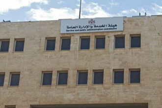 الخدمة والإدارة العامة تؤكد استمرار استقطاب الحالات الإنسانية في القطاع العام