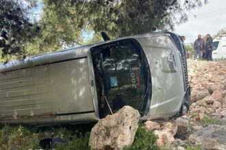 الدفاع المدني: 12 إصابة بحادث تدهور باص في أم قيس