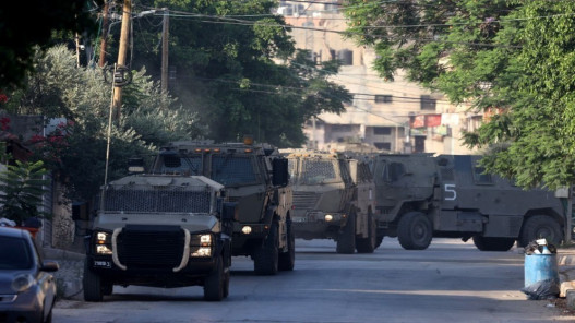 صورة حول : الاحتلال يعتقل 4 فلسطينيين بينهم أم وابنتها في رام الله والبيرة الاحتلال يعتقل 4 فلسطينيين بينهم أم وابنتها في رام الله والبيرة