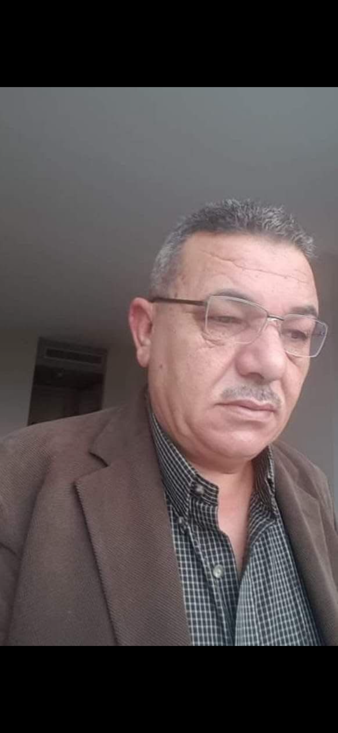صورة حول : كنت في مركز الخدمات الحكومي كنت في مركز الخدمات الحكومي