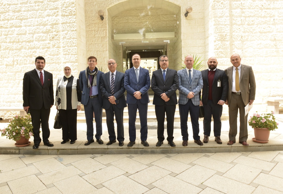 المومني في جامعة البترا: قانون الجرائم الإلكترونية لحماية المجتمع وخطاب الكراهية يهدد السلم الوطني