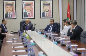 "الصحة النيابية" تبحث تحديات الصيادلة وأطباء الأسنان