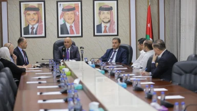 "الصحة النيابية" تبحث تحديات الصيادلة وأطباء الأسنان