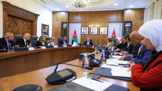 رئيس الوزراء يترأس أول اجتماع لمجلس أمناء الأكاديمية الأردنية للإدارة الحكومية