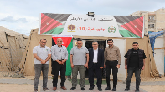 صورة حول : المستشفى الميداني الأردني في غزة يستقبل مدير مستشفيات القطاع المستشفى الميداني الأردني في غزة يستقبل مدير مستشفيات القطاع