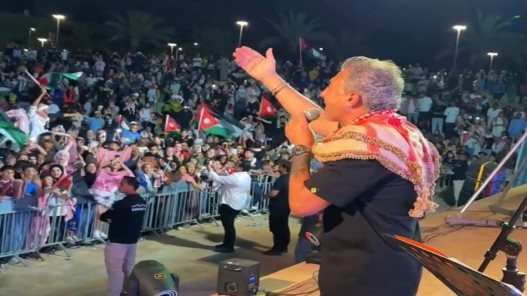 8 آلاف يحتفلون بعيد الاستقلال في كورنيش البحر الميت