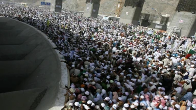 صورة حول : بعثة الحج الأردنية تتوجه إلى منى لرمي الجمرات الثلاث بعثة الحج الأردنية تتوجه إلى منى لرمي الجمرات الثلاث