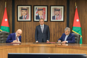 عاجل | حسان يشهد توقيع أول استثمار للهيدروجين والأمونيا الخضراء في الأردن