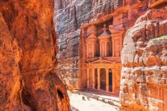 أكثر من 8 آلاف زائر للبترا خلال عطلة العيد