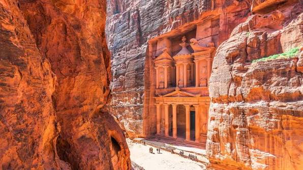 صورة حول : أكثر من 8 آلاف زائر للبترا خلال عطلة العيد أكثر من 8 آلاف زائر للبترا خلال عطلة العيد