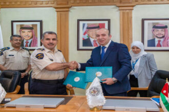 البنك المركزي والجمارك يوقعان اتفاقية لتعزيز الدفع الإلكتروني الحكومي