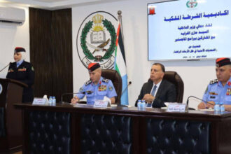 لقاء حواري بين الفراية وطلبة أكاديمية الشرطة حول التطورات الأمنية