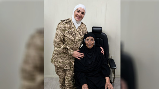 الملكة رانيا تشيد بإنجاز طبي أردني في زراعة قرنية صناعية لمعمرّة