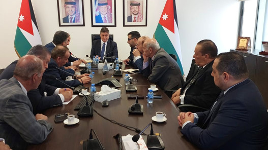 وزارة النقل تبحث تسريع إجراءات الشحن والتخليص في ميناء العقبة