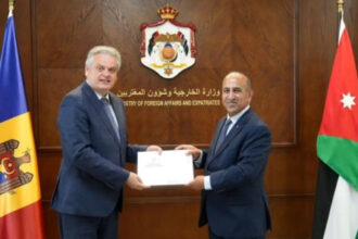 الفايز يتسلّم أوراق اعتماد سفير مولدوفا غير المقيم لدى الأردن