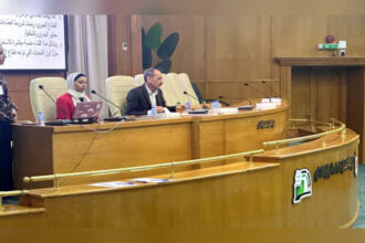الأشغال تبحث تطوير استثمار اللوحات الإعلانية على الطرق مع القطاع الخاص