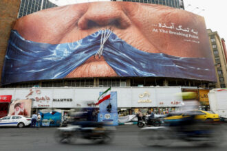 إيران تدرس مقترحات أميركية وترامب يلوّح بهجمات جديدة