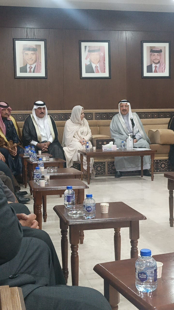 النائب الأسبق الخوالدة على رأس وفد في مستشارية العشائر