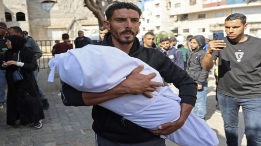 صورة حول : استشهاد طفلة متأثرة بإصابتها جراء قصف الاحتلال في خان يونس استشهاد طفلة متأثرة بإصابتها جراء قصف الاحتلال في خان يونس