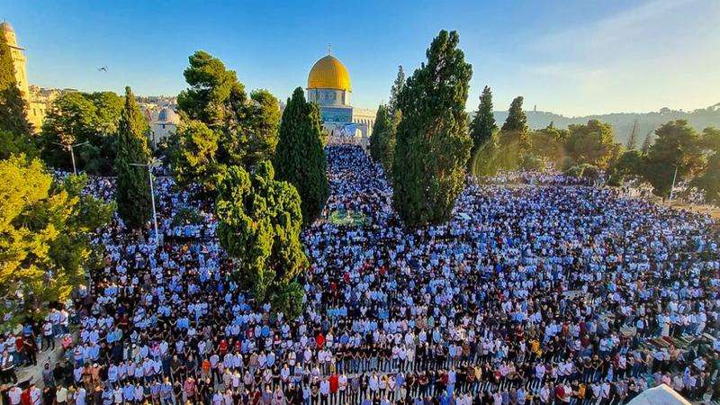 60 ألف مصلٍ يؤدون صلاة الجمعة في المسجد الأقصى
