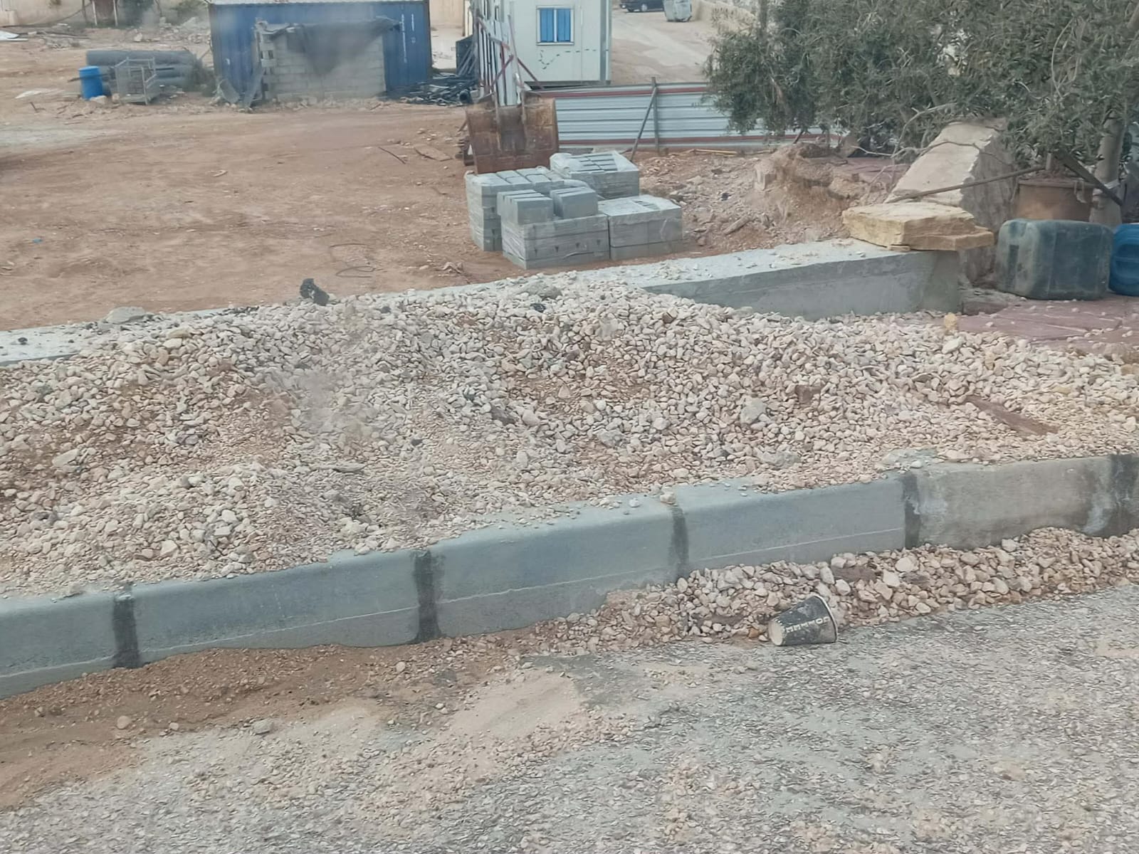 هدم مسجد في وادي موسى وتحويل أرض سكنية إلى مشروع فندقي (صور)
