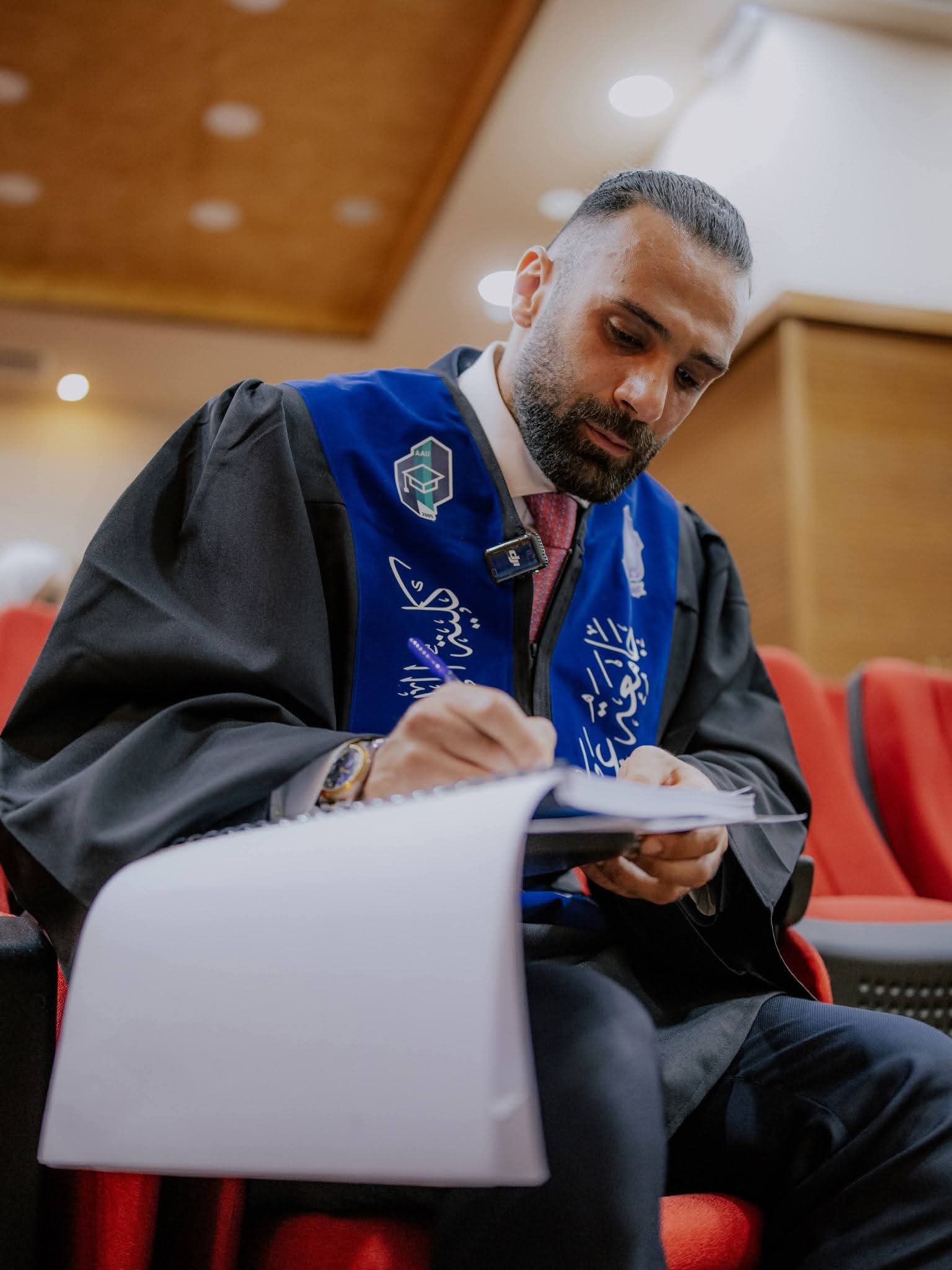 صورة حول : الكابتن يزن العرب يحصد درجة الماجستير في علوم الرياضة من جامعة عمان الأهلية الكابتن يزن العرب يحصد درجة الماجستير في علوم الرياضة من جامعة عمان الأهلية