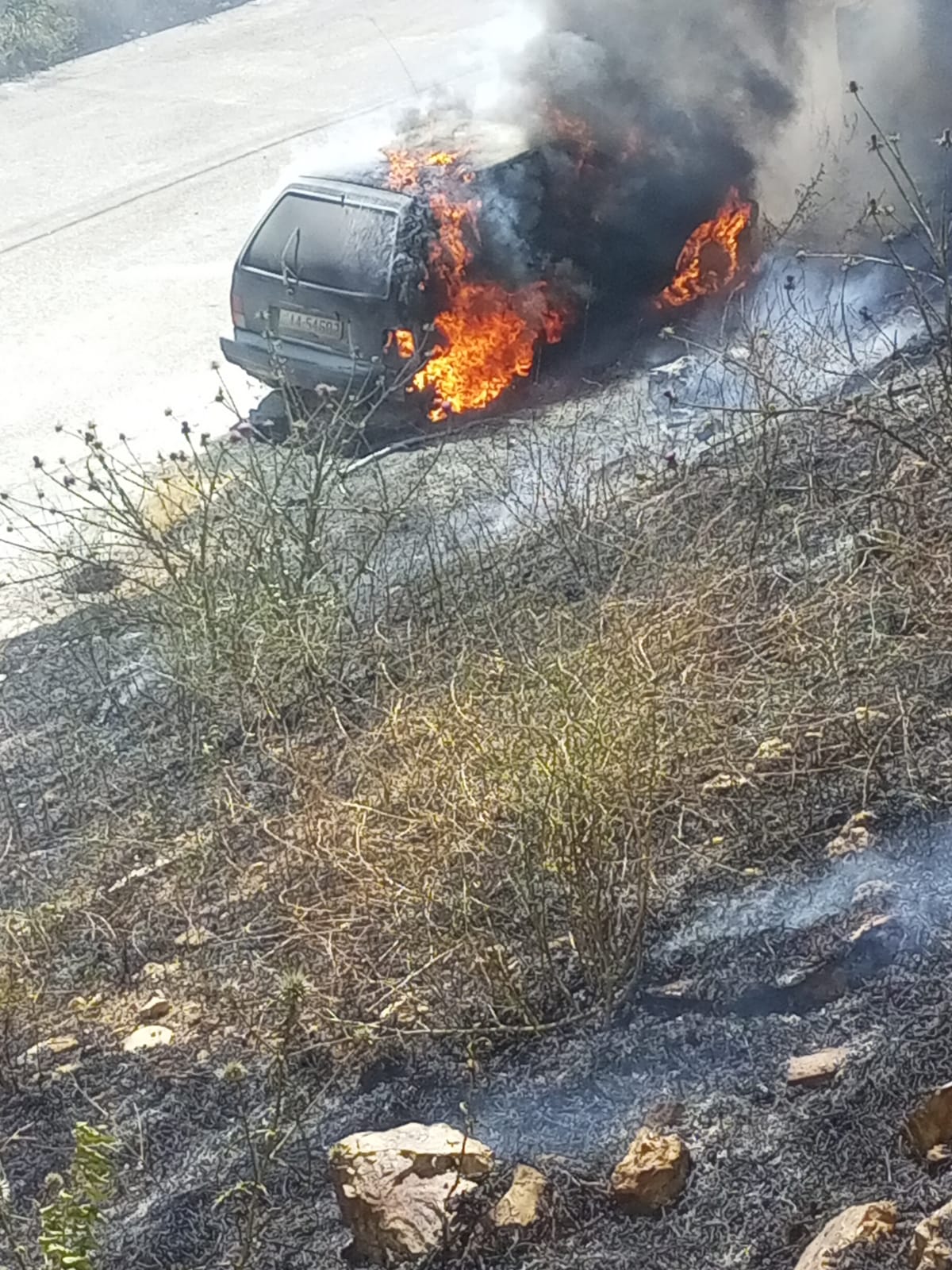 صورة حول : احتراق مركبة بالكامل إثر حريق في أرض فارغة بجبل عمان دون إصابات (صور وفيديوهات) احتراق مركبة بالكامل إثر حريق في أرض فارغة بجبل عمان دون إصابات (صور وفيديوهات)