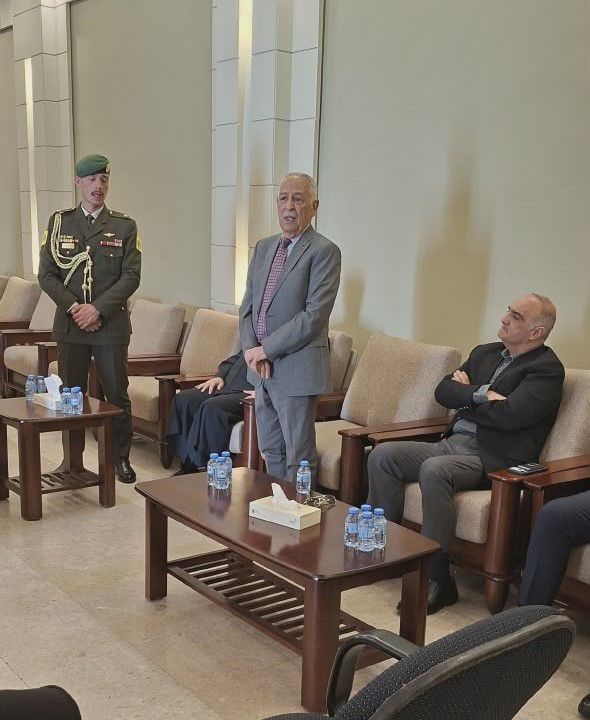 مندوبا عن الملك وولي العهد... العيسوي يعزي آل أبو شرخ وعشيرة الصمادي