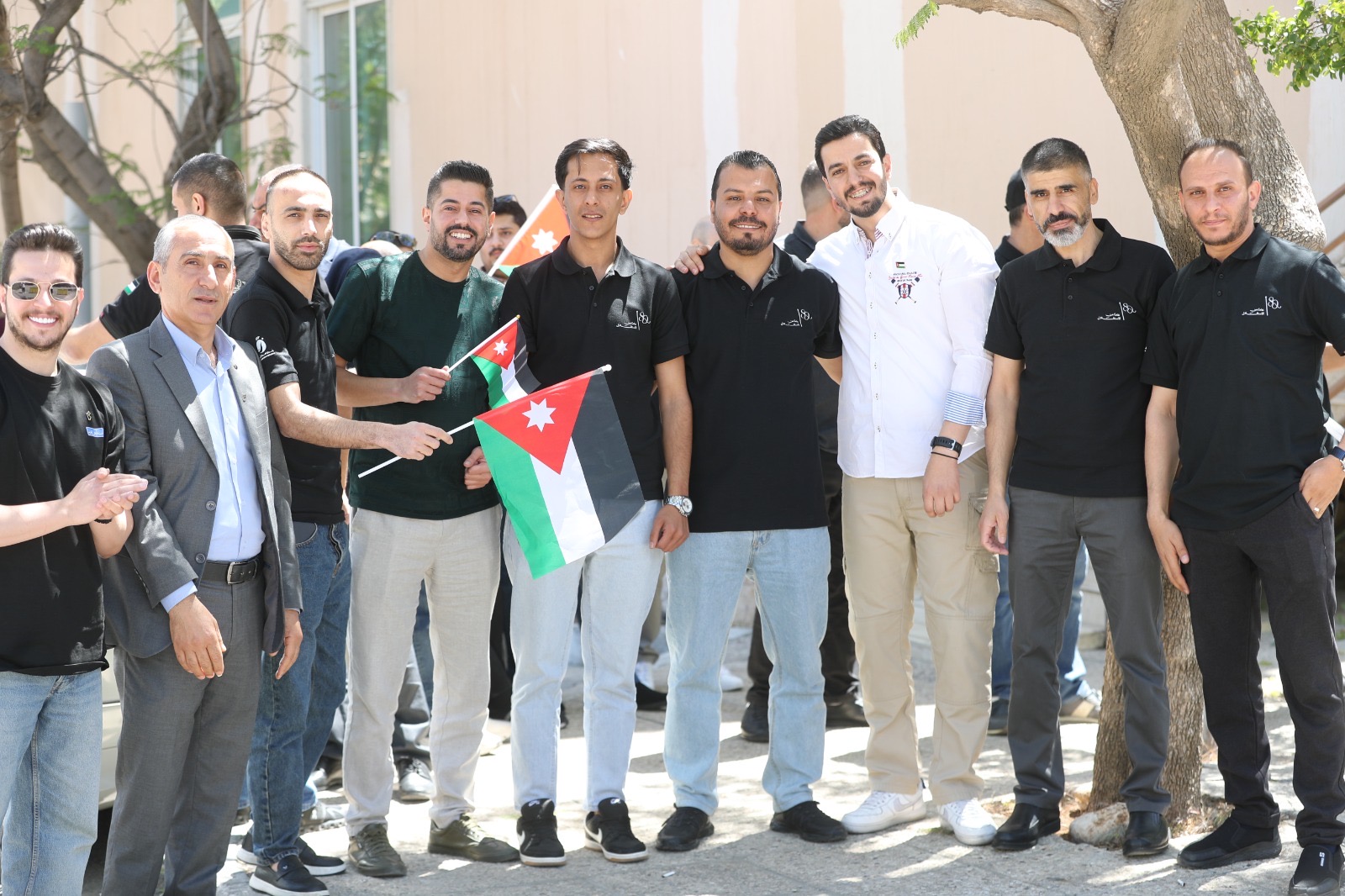 موظفو الأسواق الحرة الأردنية يحتفلون بعيد الاستقلال الـ80